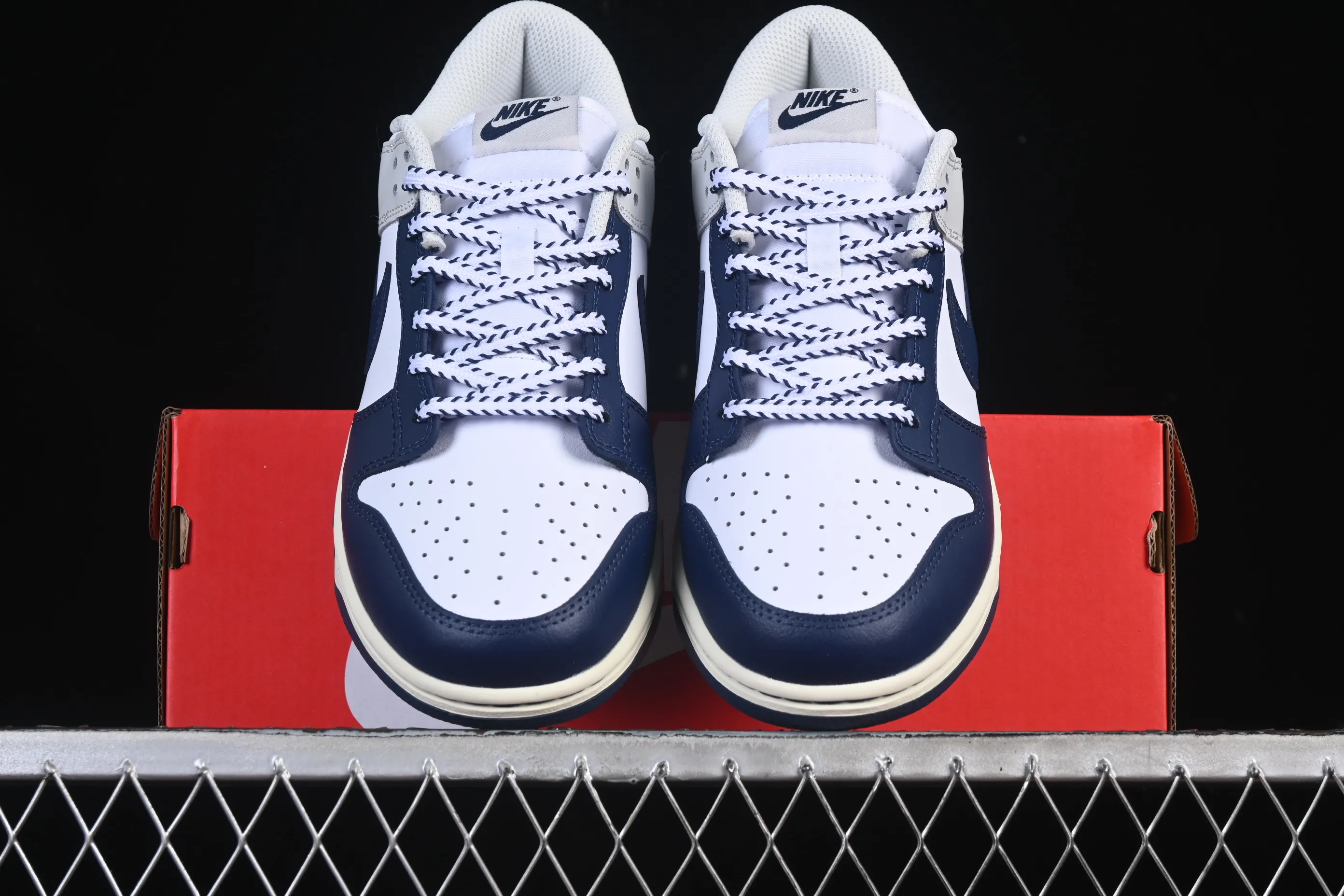 All categories Nk SB Dunk series Nk SB Dunk Low low-top sneakers Nike SB Dunk Low blue, white and gray color matching low-top casual sneakers IM2222-101